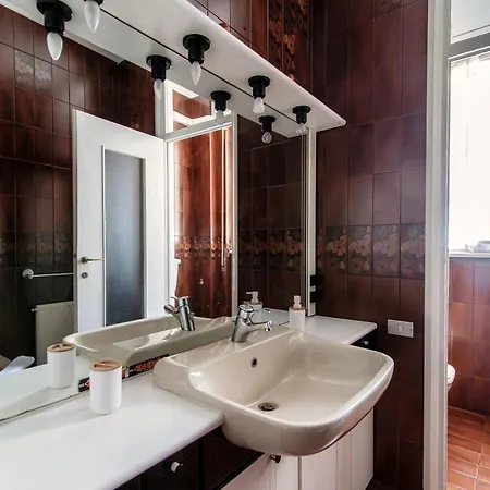 Apartment Casa Vincentina Con Parcheggio Privato 6 Posti Letto Como